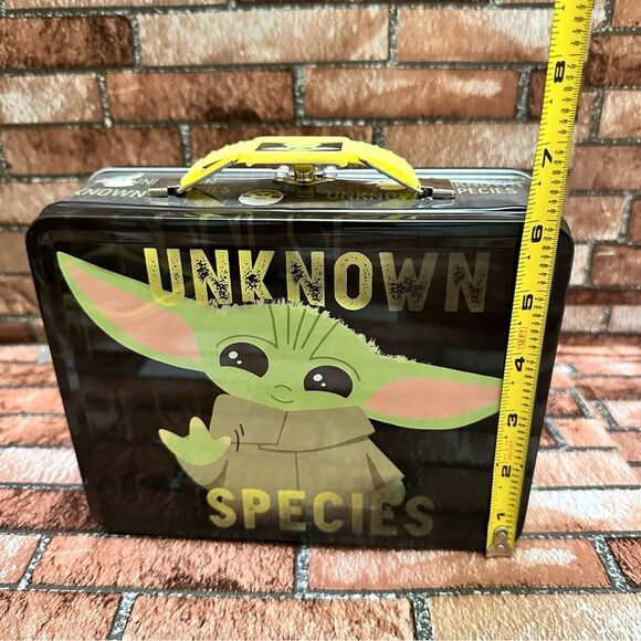 Star Wars Mandalorian The Child Yoda UNKNOWN SPECIES Box Tin - Picture 8 of 12